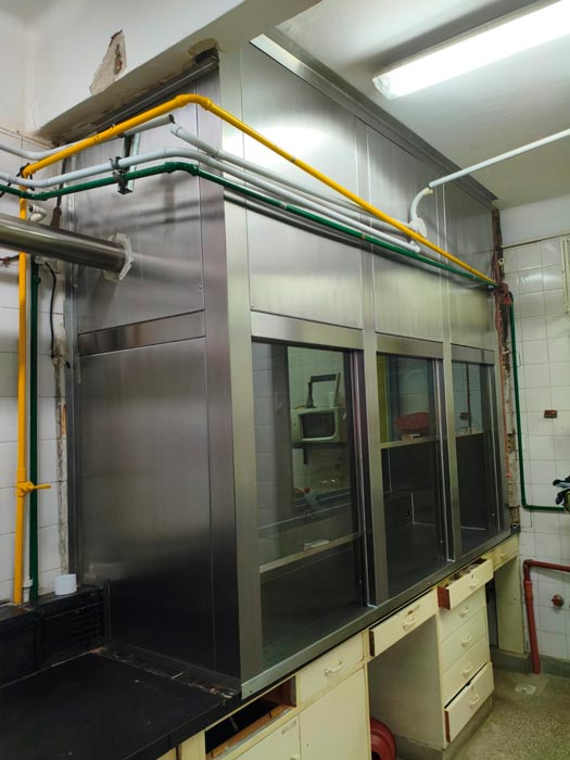 Cabina con campana de extraccion para