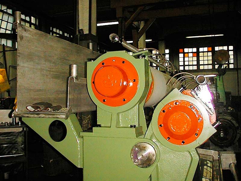 Fabricación y montaje prensa encoladora